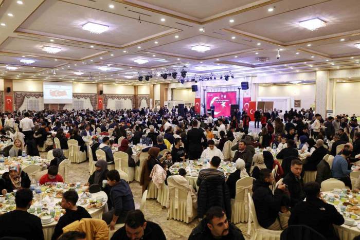 Vali Akkoyun Gazi Ve Şehit Aileleriyle İftarda Buluştu