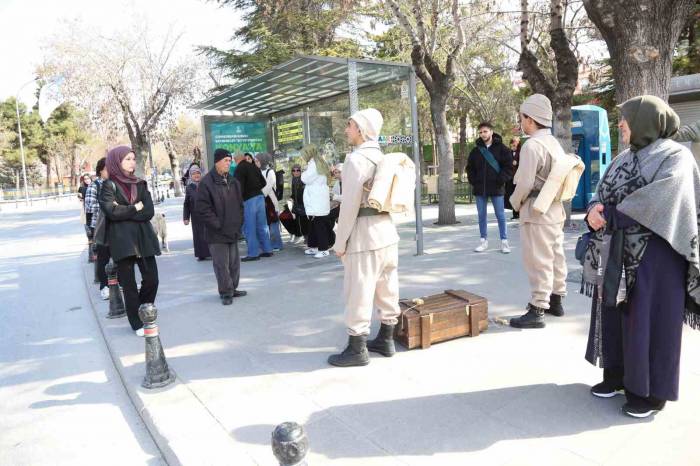 Çat Kapı Tiyatro Oyunu İle Çanakkale Ruhu Meram’da Can Buldu