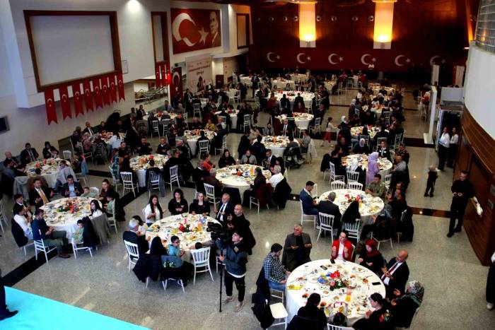 Muğla Valisi Akbıyık Şehit Aileri Ve Gaziler İle İftar Yemeğinde Bir Araya Geldi