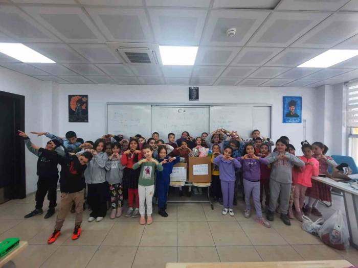 Niğde’de Öğrencilerden Ramazan Yardımı