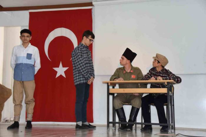 Dostek Koleji’nden Çanakkale Zaferi’nin 109’uncu Yılına Yakışır Gösteri