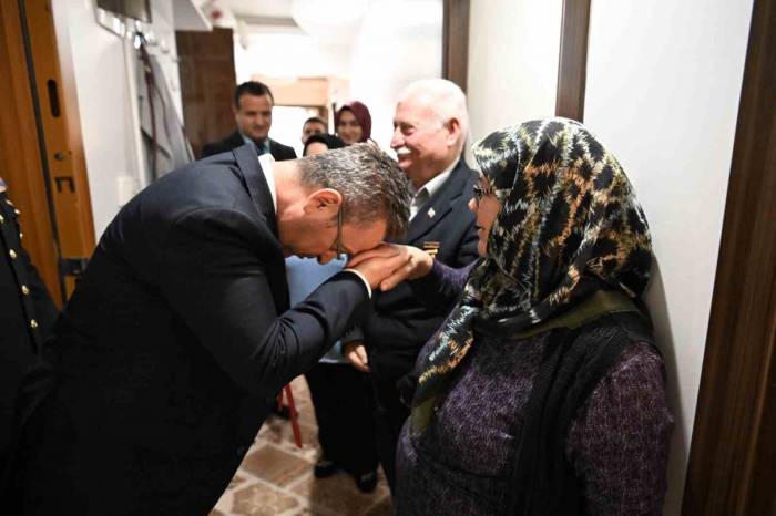 Vali Enver Ünlü Ve Eşi Sema Ünlü’den Şehit Ailesine Ziyaret