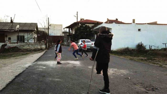Bir Bacağı Kesilen İbrahim Tedavi Olabilmek İçin Saatlerce Yol Gidiyor
