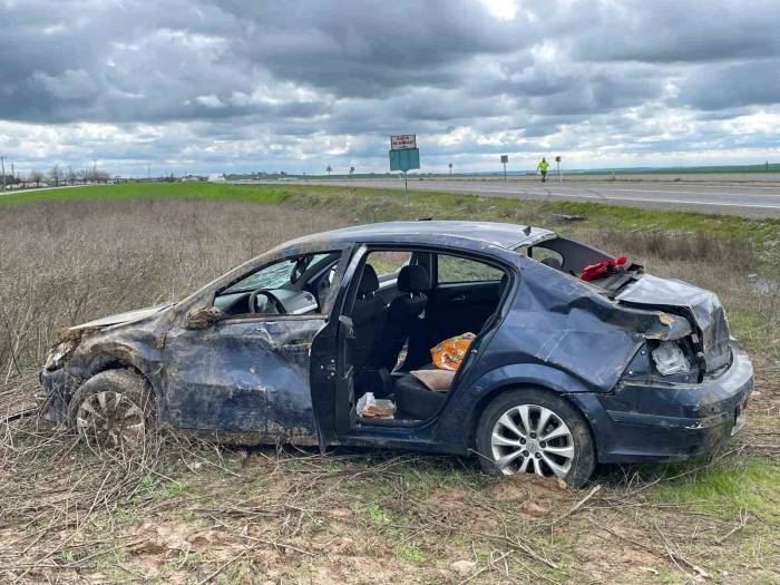 Diyarbakır’da Otomobil Şarampole Yuvarlandı: 1’i Ağır 3 Yaralı