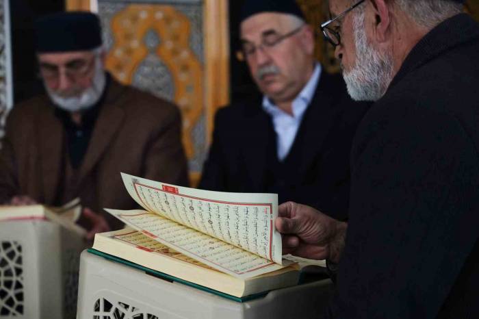 Elazığ’ın Camileri Mukabele Halkalarıyla Şenlendi