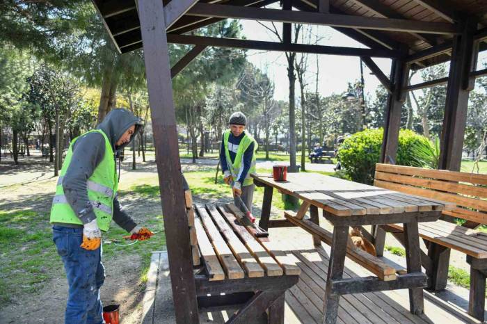 Esenyurt’ta Parklar Yenileniyor