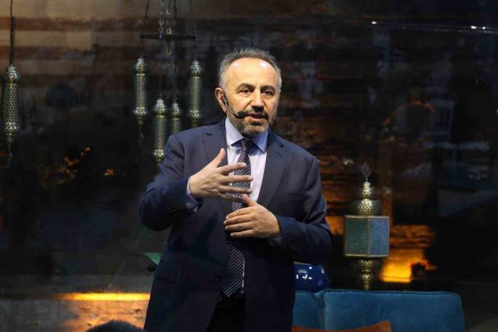 Eyüpsultan’da Ramazan Sohbetlerinin Konuğu Tarihçi Prof. Dr. Tufan Gündüz Oldu