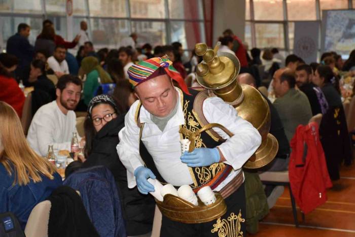 Gençlik Merkezinde Genç Sporculara İftar