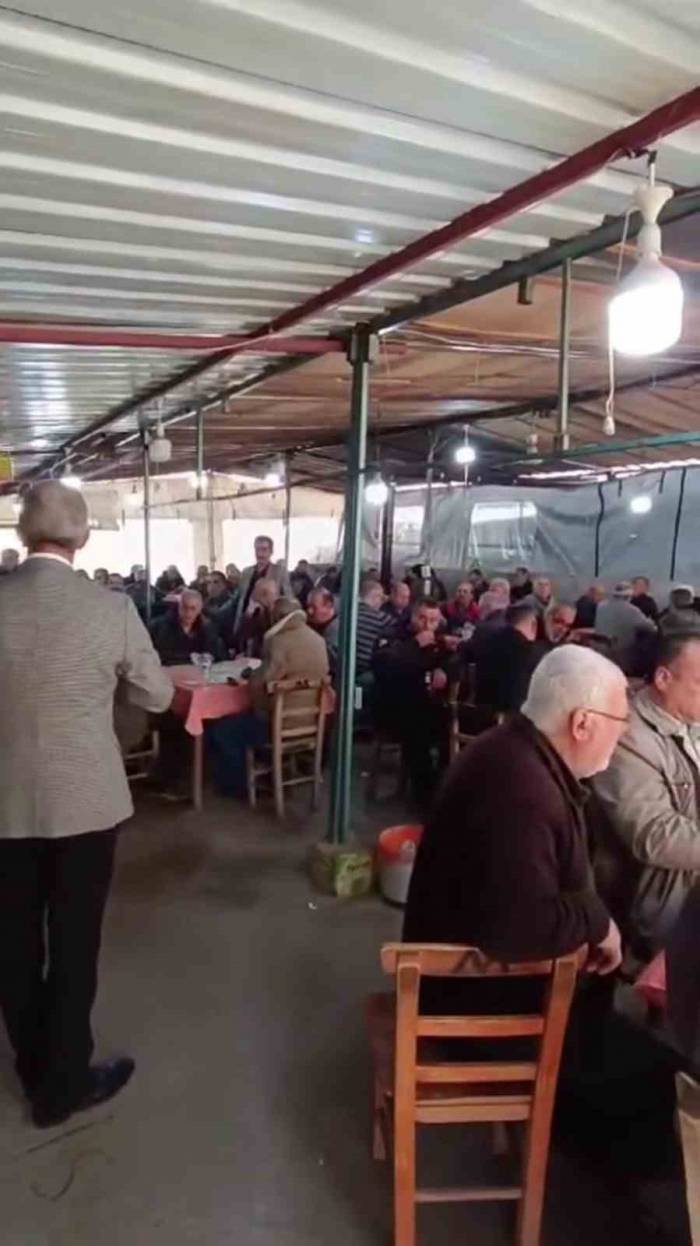 Başkan Adayı Konuşurken Onlar Oyunu Bırakmadı, O Anlar Sosyal Medyada İlgi Odağı Oldu