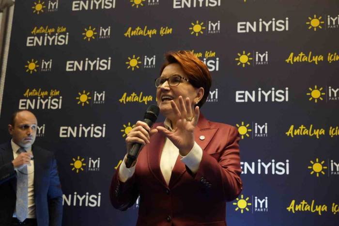 Akşener: "Hem İlçe Belediye Başkan Adaylarımıza Destek İstiyorum"