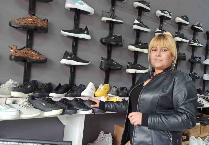 İş Yeri Yıkılan Depremzede Kadın, Yeniden İş Yeri Açtı