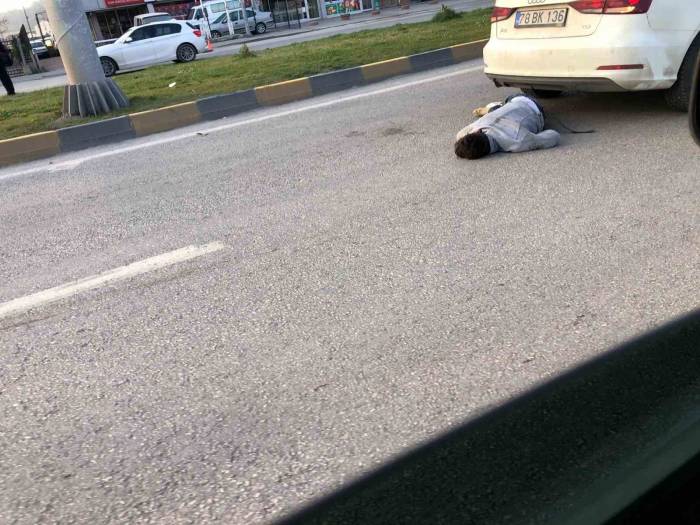 Üstgeçidi Kullanmayan Genç Otomobilin Çarpmasıyla Metrelerce Uçtu