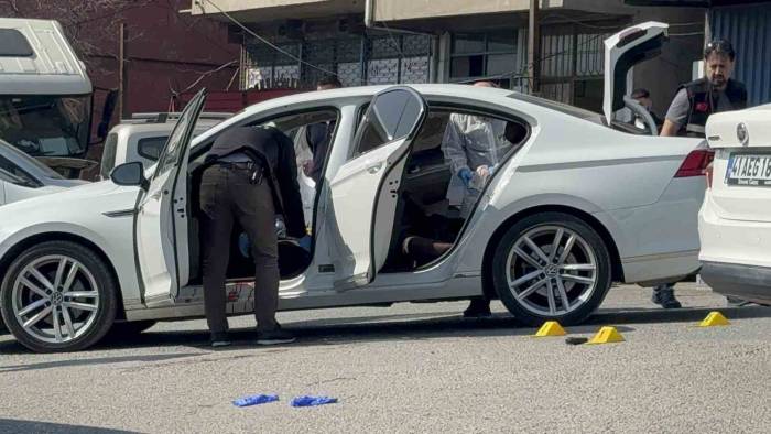 Husumetlisini Otomobilden İndiği Esnada Tabancayla Vurdu