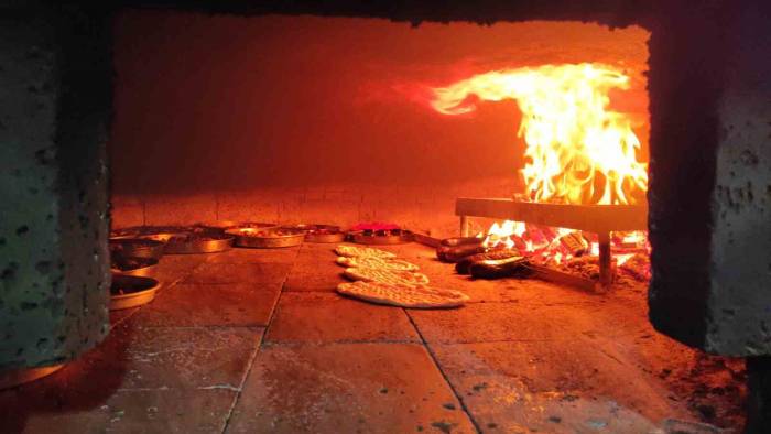 Şanlıurfa’nın Yöresel Tepsi Yemekleri Fırınları Süslüyor