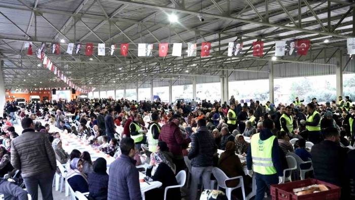 Başkan Akay: “Ramazan’da Aşımızı Paylaşıyoruz, İftar Sofralarımızda Buluşuyoruz”