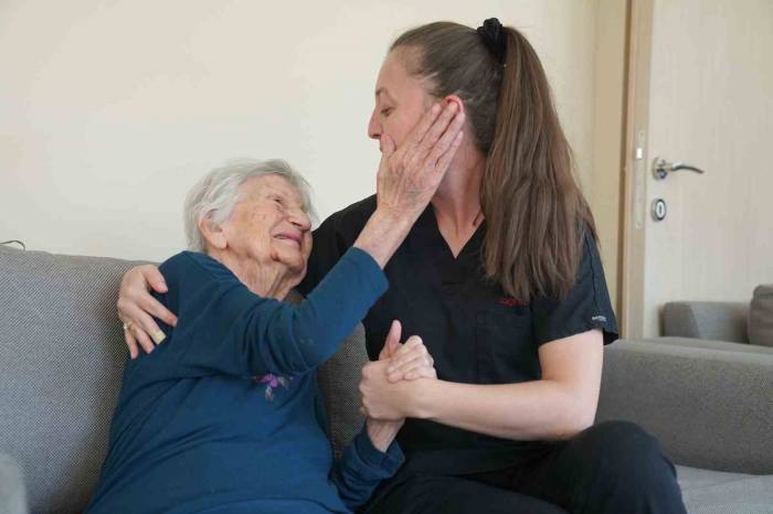 Tepebaşı Belediyesi Alzheimer Hastalarını Yalnız Bırakmıyor