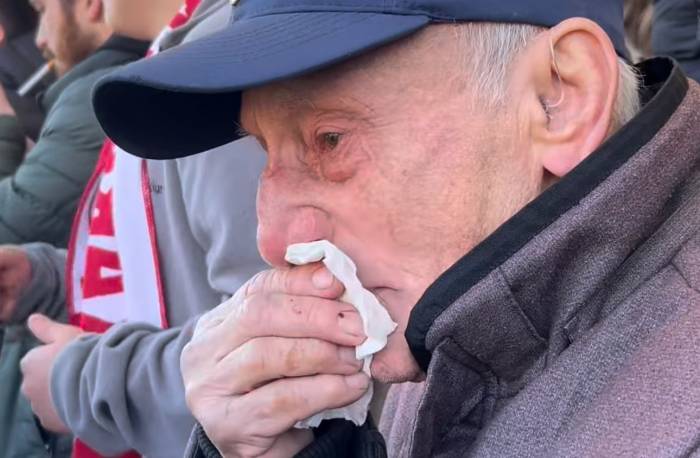 Takımının Galibiyetini Gözyaşları İçerisinde Kutlayan Bilal Dede İzleyenleri Duygulandırdı