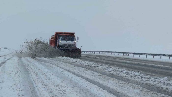 Van’da 11 Yerleşim Yerinin Yolu Ulaşıma Kapandı