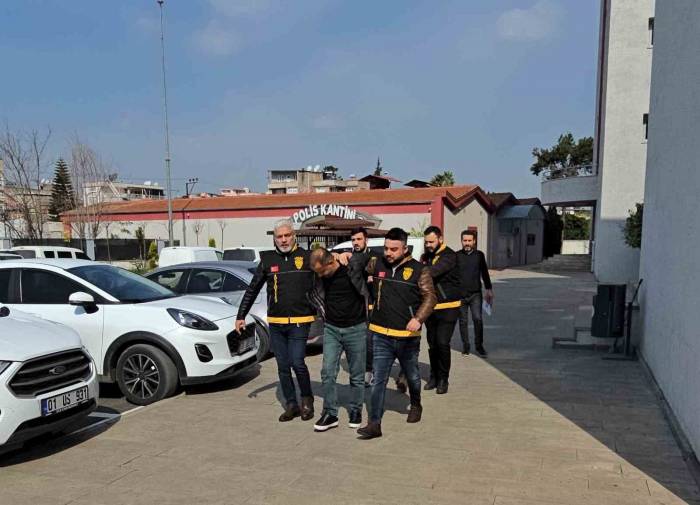 Banka Çıkışında Takip Ettikleri Vatandaşın 270 Bin Tl’sini Çaldılar