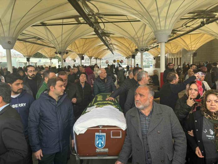 Eşi Tarafından Bıçaklanarak Öldürülen Derya Son Yolculuğuna Uğurlandı