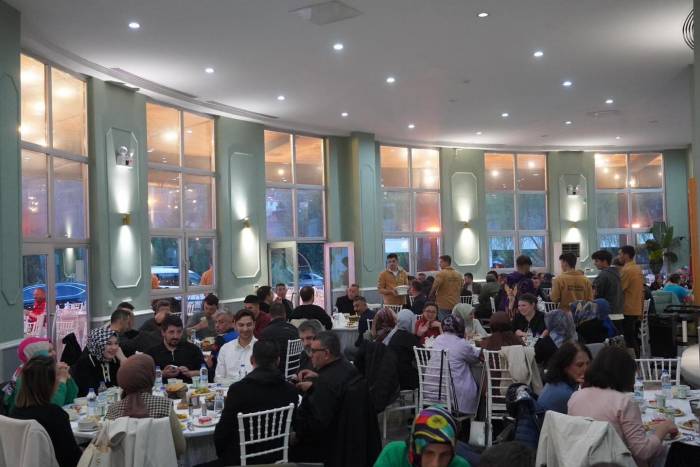 Başkan Mustafa Sadık Kaya Belediye Personeliyle İftarda Bir Araya Geldi