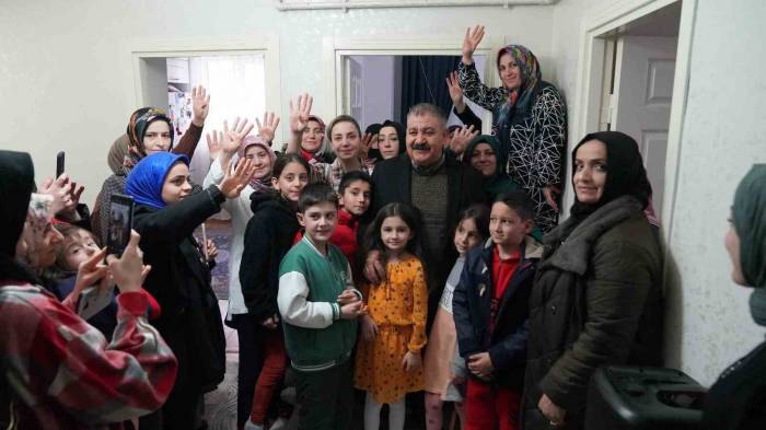 Sunar Sahanın Tozunu Attırıyor