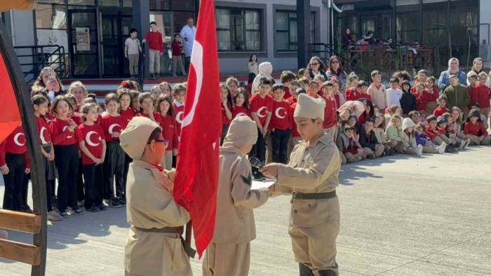 Çanakkale’yi Okullarının Bahçesinde Canlandırdılar, Büyük Alkış Topladılar