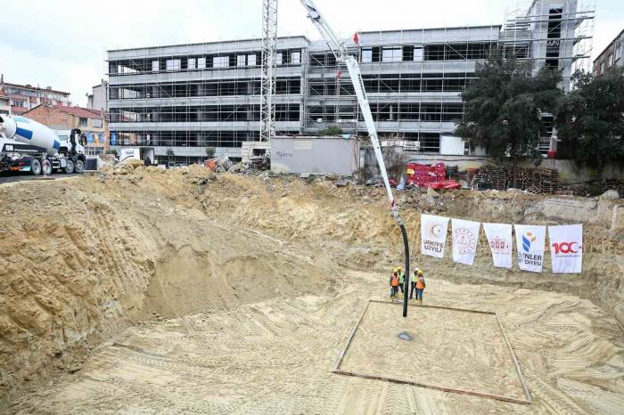 Esenler’de Menderes Ortaokulun Temel Atma Töreni Gerçekleştirildi