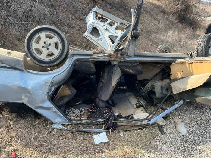 Otomobil Takla Attı: 1 Ölü, 2 Yaralı