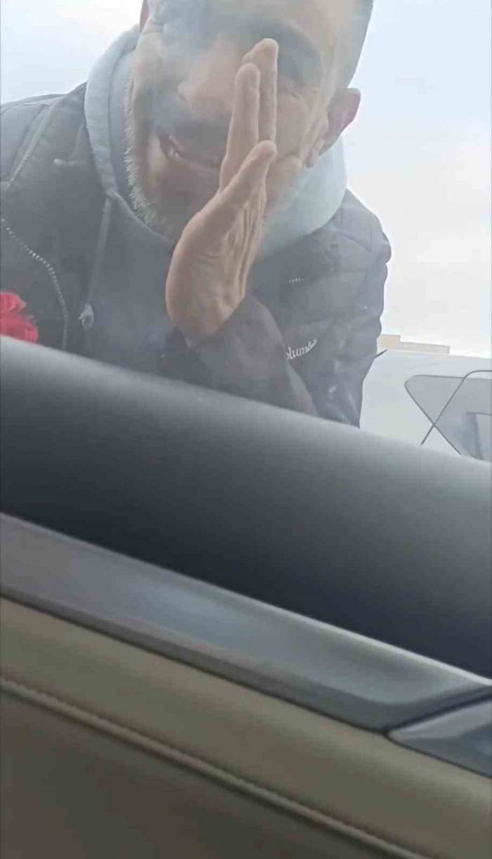 İstanbul’da Trafikte Seyyar Çiçekçiden Turiste İlginç Sözler