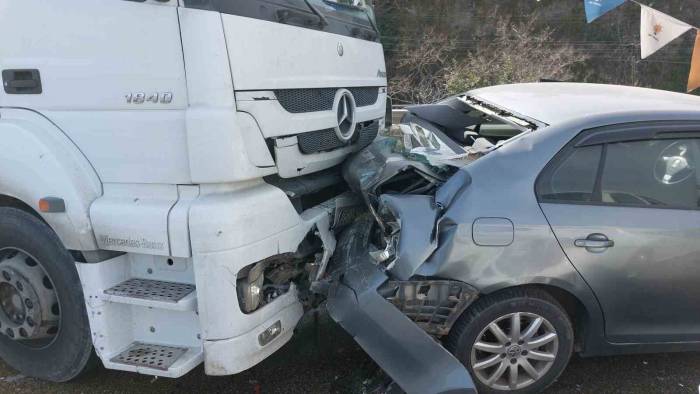 Samsun’da Zincirleme Trafik Kazası: 1’i Polis 3 Yaralı