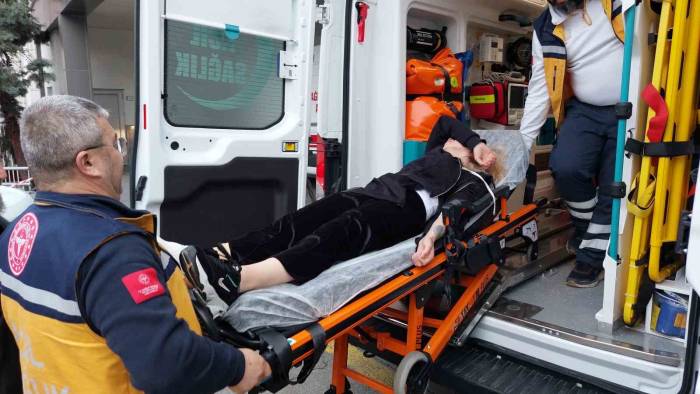 Kendisini Polise Şikayete Giden Karısını Tüfekle Vurdu