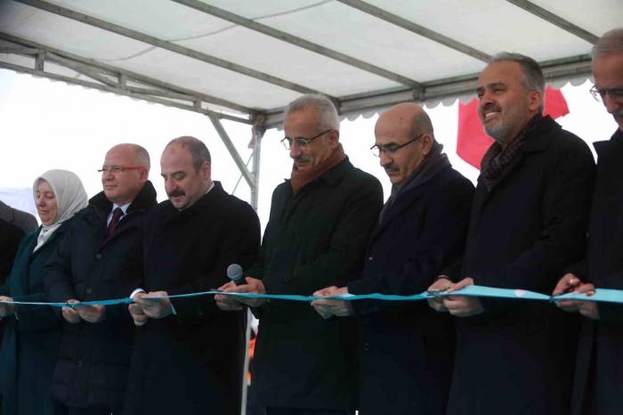 Bakan Uraloğlu: "yüksek Hızlı Tren Hattını Önümüzdeki Yılın Sonunda Bitirmeyi Hedefliyoruz”