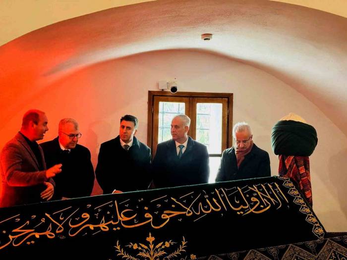 Bakan Uraloğlu, Şeyh Edebali Türbesi’nde Dua Etti