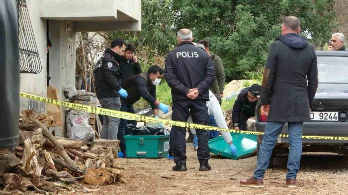 Kocası Öldürülmüş Halde Bulunan Kadın Çocuğuyla Birlikte Firar