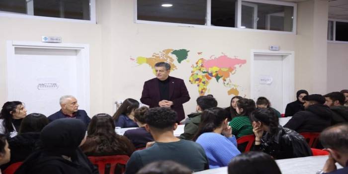 Başkan Yarka, Gençlerle İftarda Buluştu