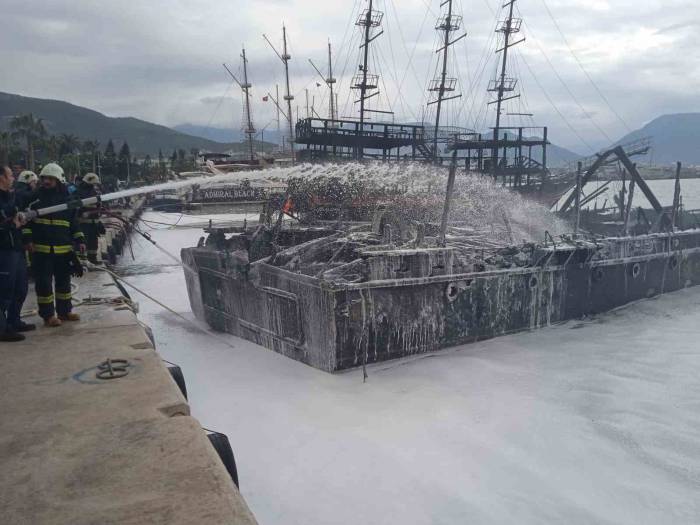 Yanan Teknelerdeki Hasar Gün Aydınlanınca Ortaya Çıktı