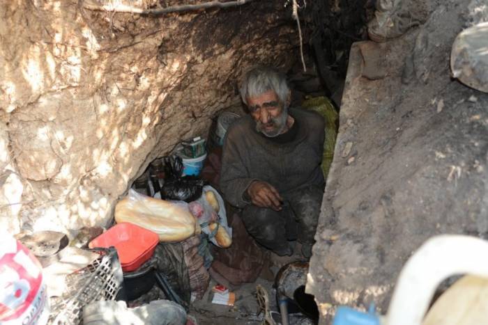 Balıkesir’in Mağarada Yaşayan ’iskender Aga’sı Vefat Etti