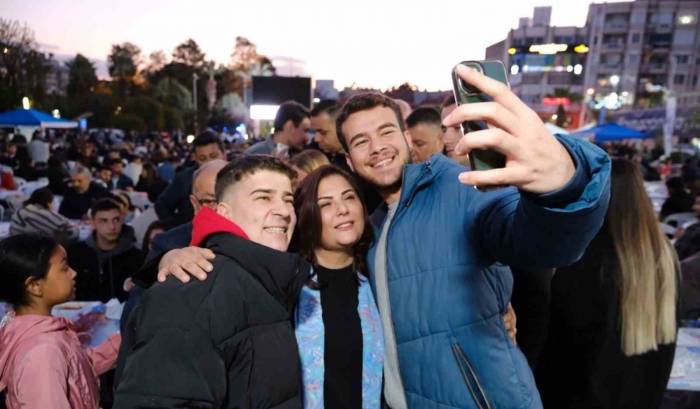 Başkan Çerçioğlu, Atatürk Kent Meydanı’ndaki İftarda Vatandaşlarla Buluştu