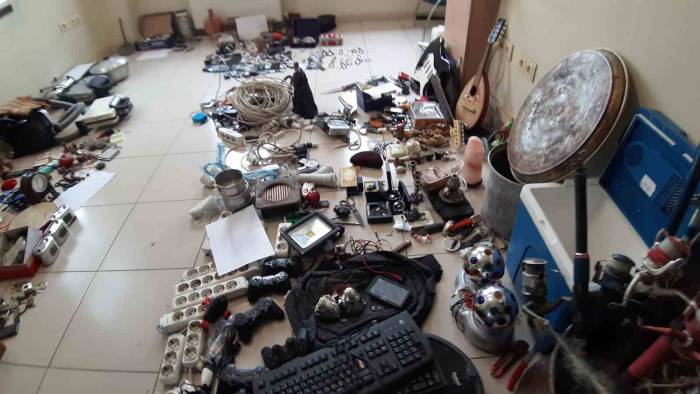 İlçenin Kabusu Olmuştu, Çaldığı Bin Ürünü 2 Evde Saklamış