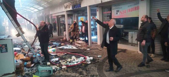 Bursa’da Tarihi Balibey Han Çarşısı’nda Korkutan Yangın