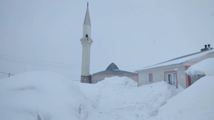 2 Bin 444 Rakımda Bahara Hasret Köy