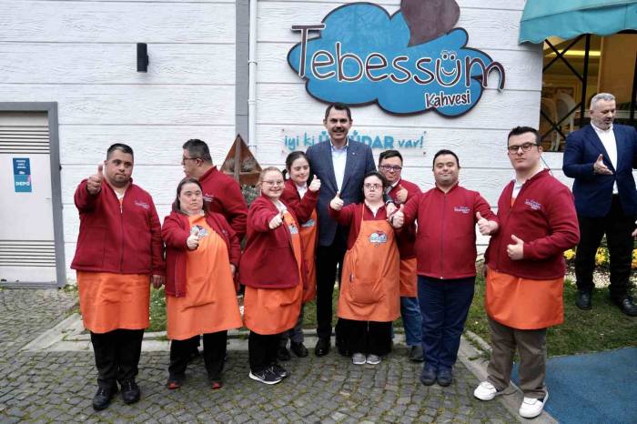İbb Başkan Adayı Murat Kurum Down Sendromlu Gençlerin İşlettiği Tebessüm Kahvesi’ni Ziyaret Etti