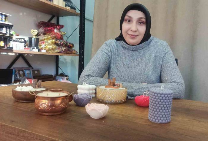 Depremzede Kadının Yaptığı Hediyelik Ürünler Gelir Kapısı Oldu