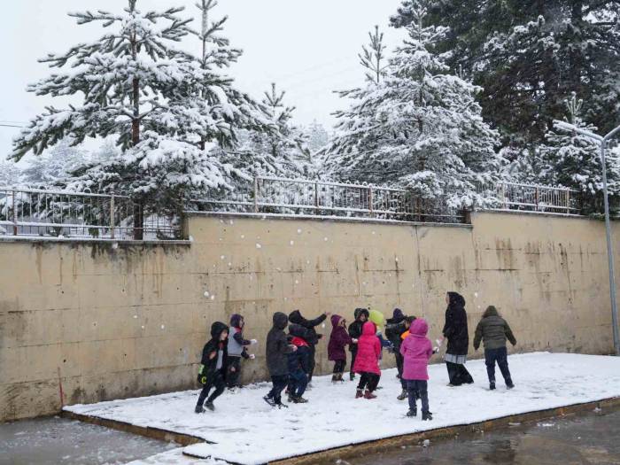 Kastamonu’da Mart Karı: Çocuklar Doyasıya Eğlendi