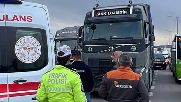 Minibüsten İnen Kadına Tır Çarptı