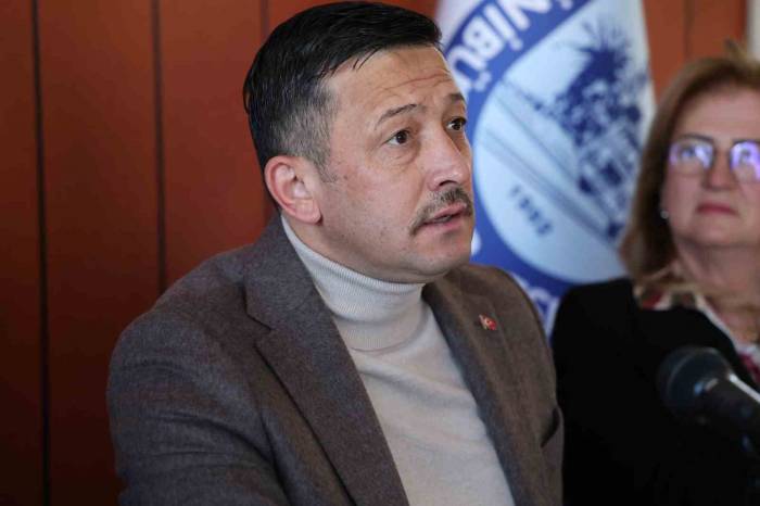 Hamza Dağ, İzmirli Minibüsçülere Seslendi: “Gelin İzmir’in Direksiyonunu Bize Emanet Edin”