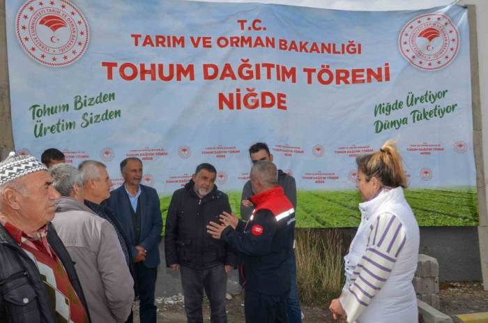 Niğde’de Çiftçilere 75 Hibeli Nohut Ve Kuru Fasulye Tohumu Dağıtıldı