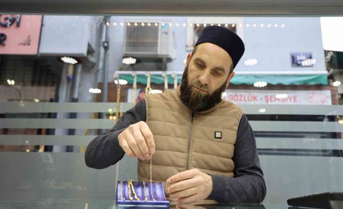 Ölümden Dönen Şerbetçi, Arı Korkusundan Mesleği Bırakıp Kuyumcu Oldu