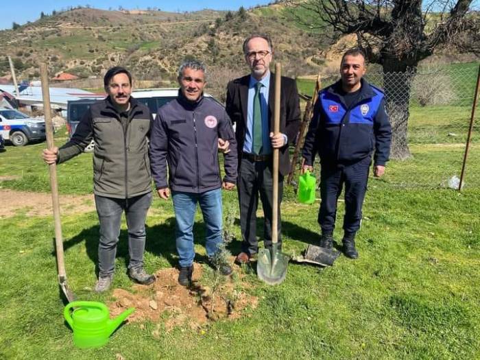 Sarıgöl’de 400 Fıstık Çamı Toprakla Buluştu